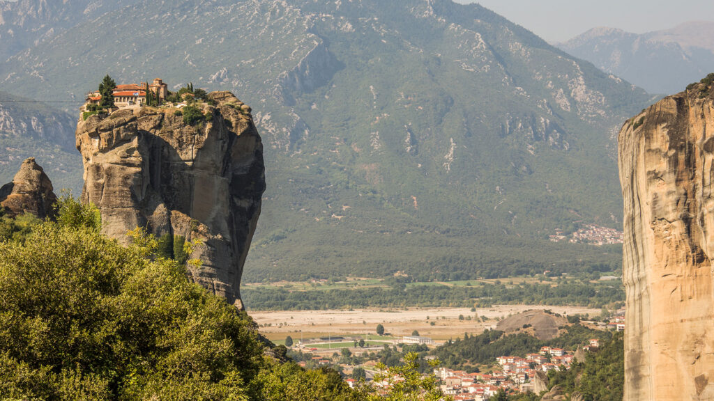 Private-Day-Trip-To-Meteora-01