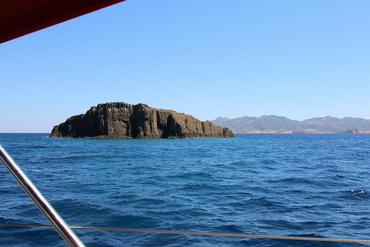 Glaronisia Milos