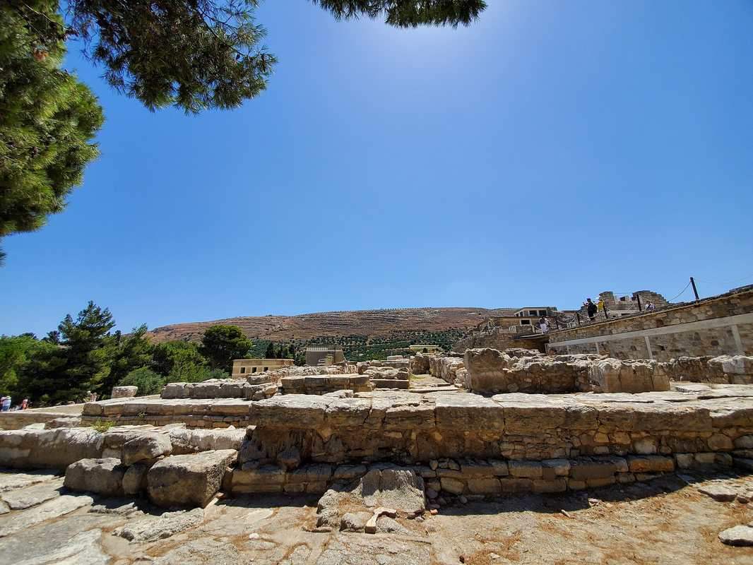 Knossos guided tours