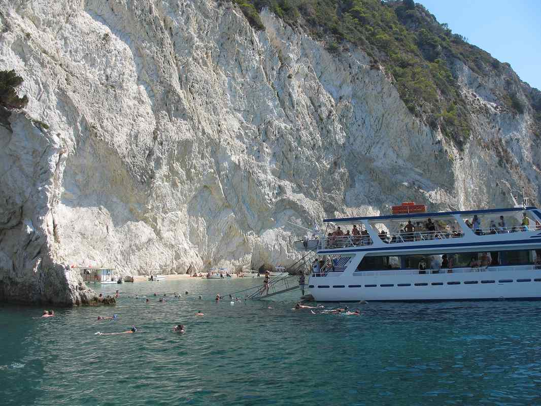 Milos boat tours