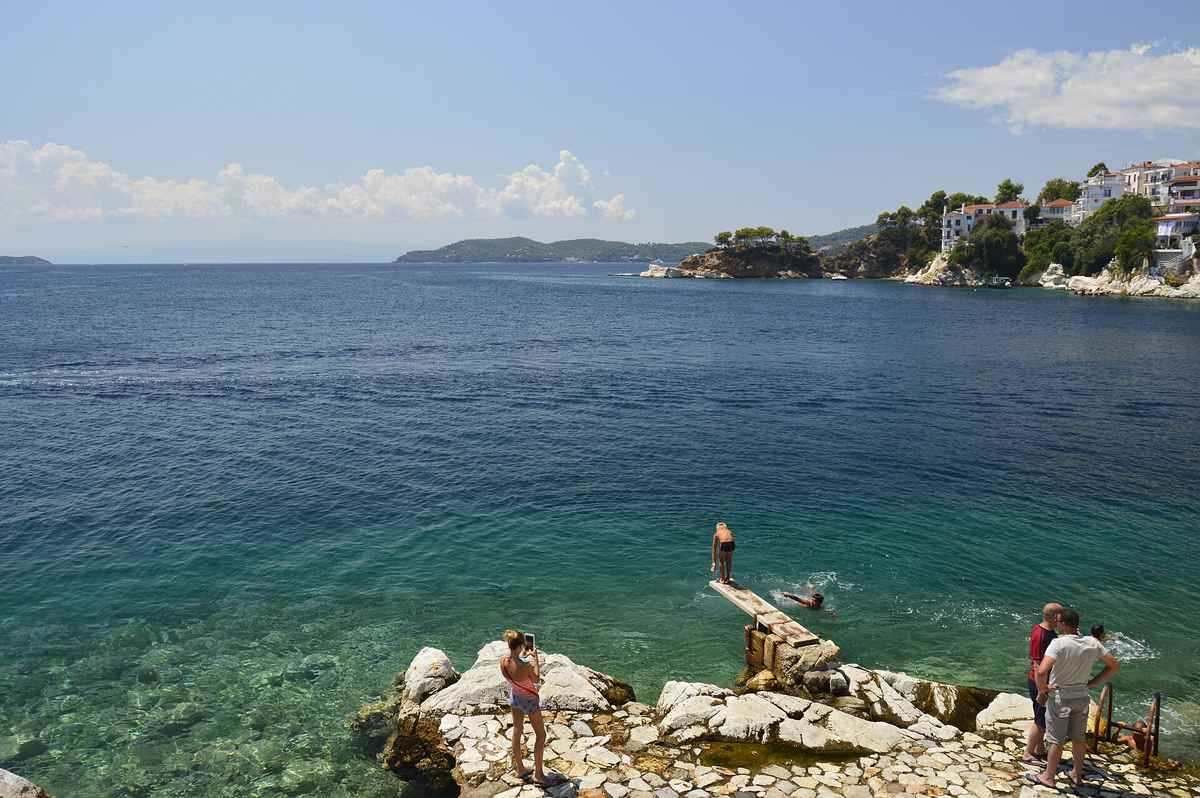 Milos vs Skiathos
