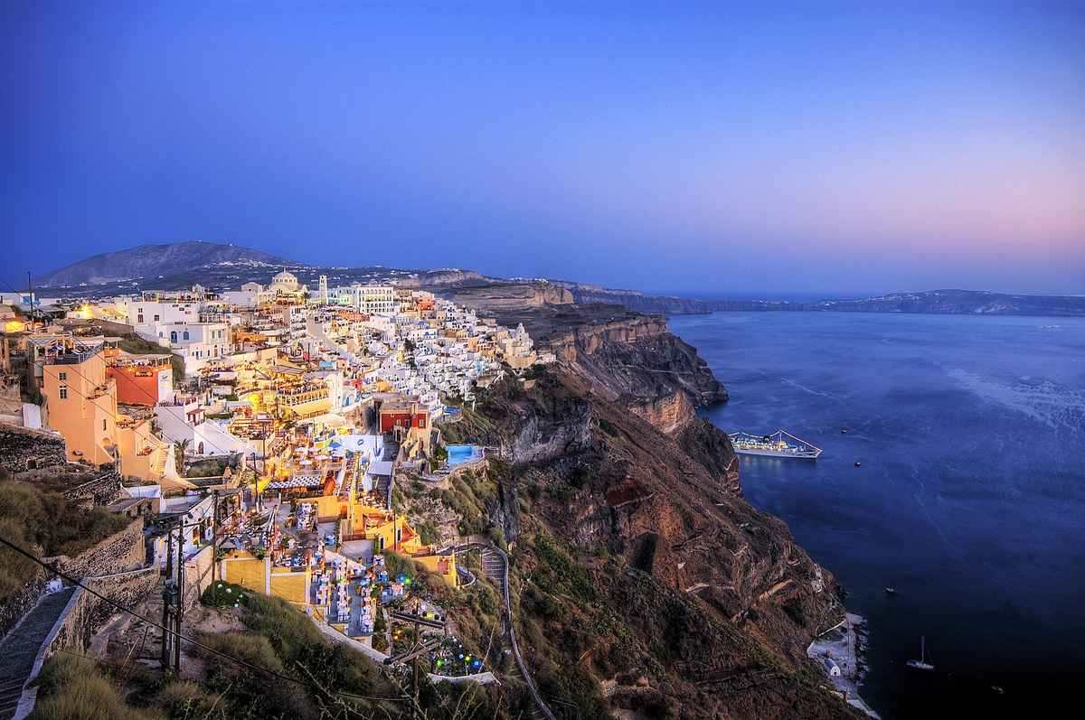 Oia vs Fira