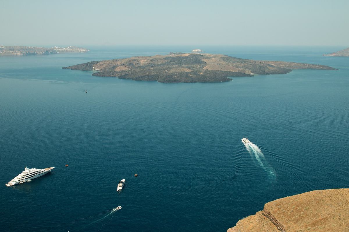 Santorini on a budget