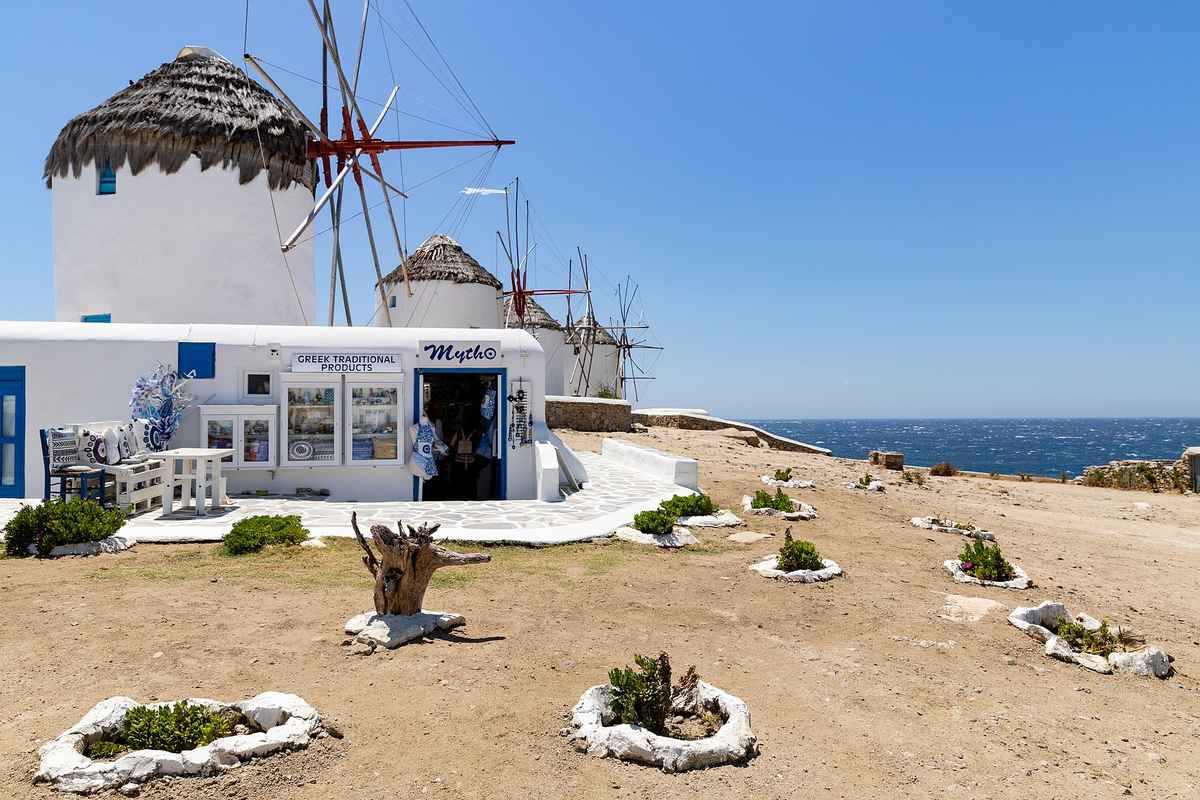 Santorini vs Mykonos