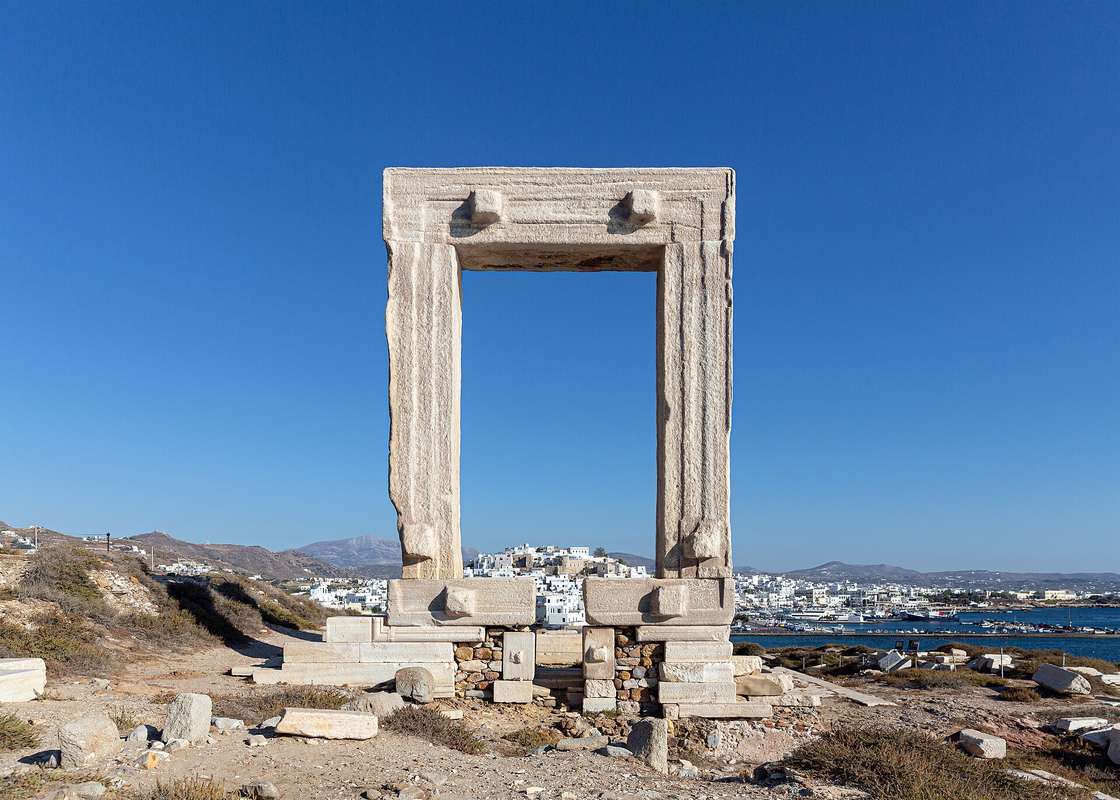 Santorini vs Naxos