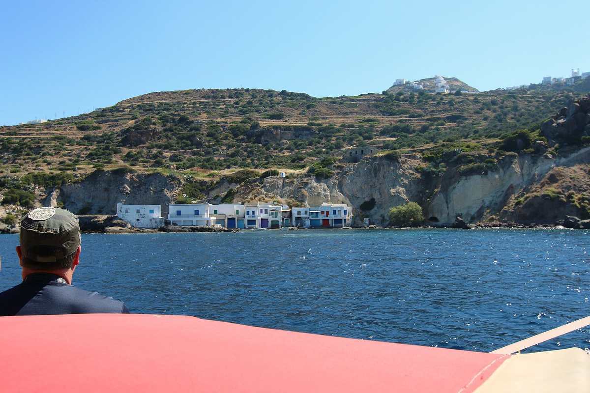 where to stay in Milos