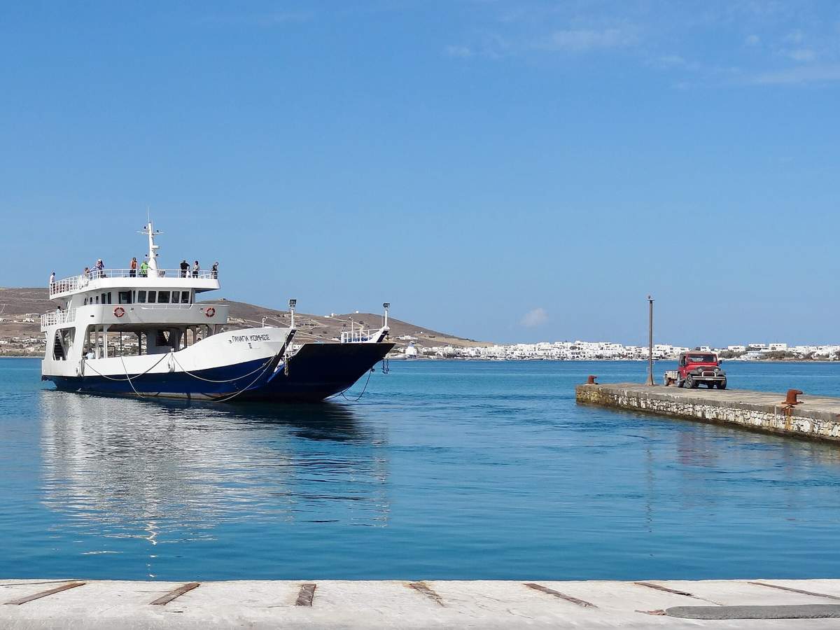 Antiparos vs Paros: Which Island Is Right for You?