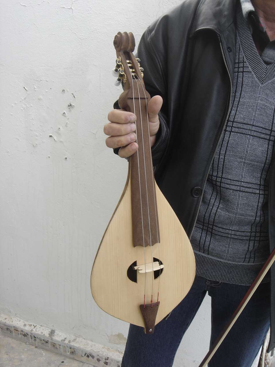 Cretan Music: Crete's Lyra, Laouto and Living Tradition