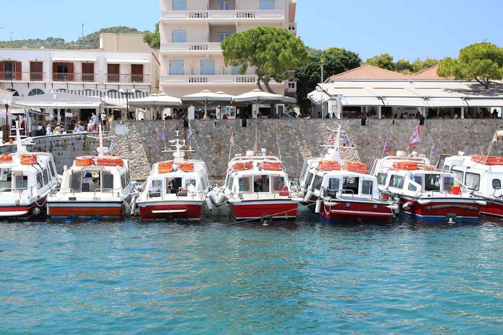 Spetses, Greece — The New Port of Spetses with water taxis