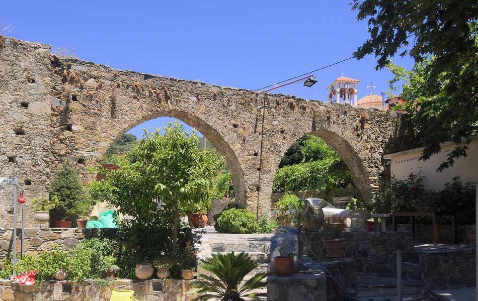 Elos: Crete's Chestnut Village in the Enneachora