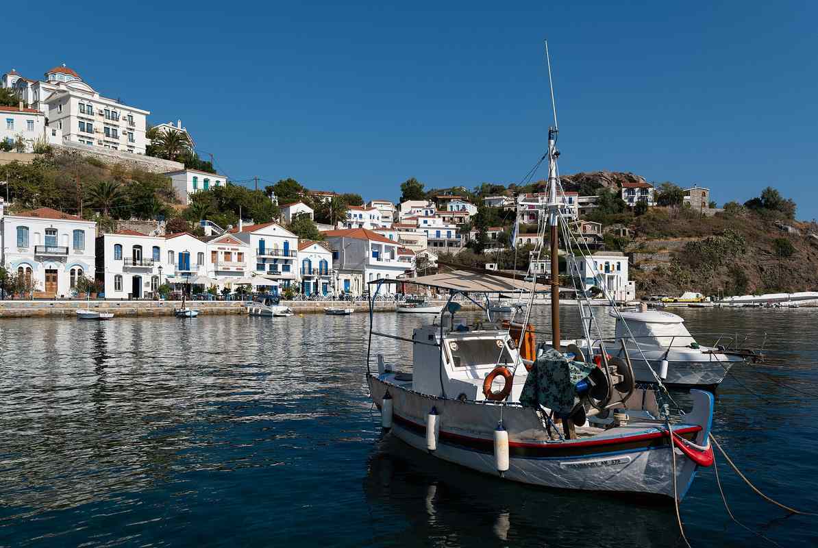 Evdilos, Ikaria: The North Coast Harbour Town