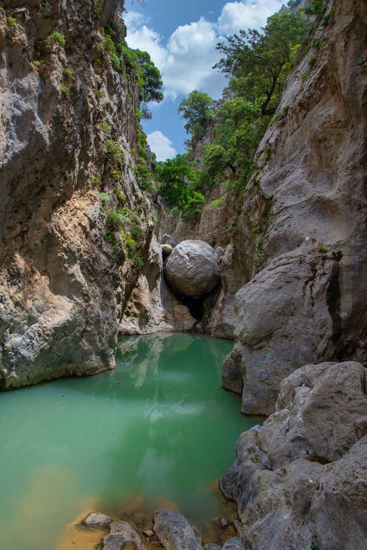 Havgas Gorge: Crete's Narrow Canyon Below the Katharo Plateau