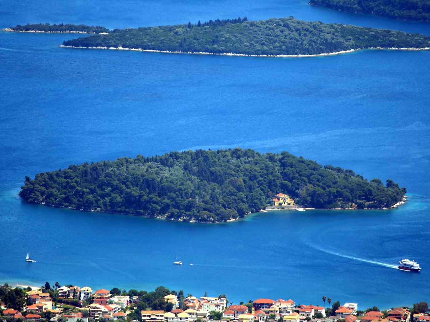 The Nydri islets and green coast of Lefkada, a highlight of a Lefkada itinerary