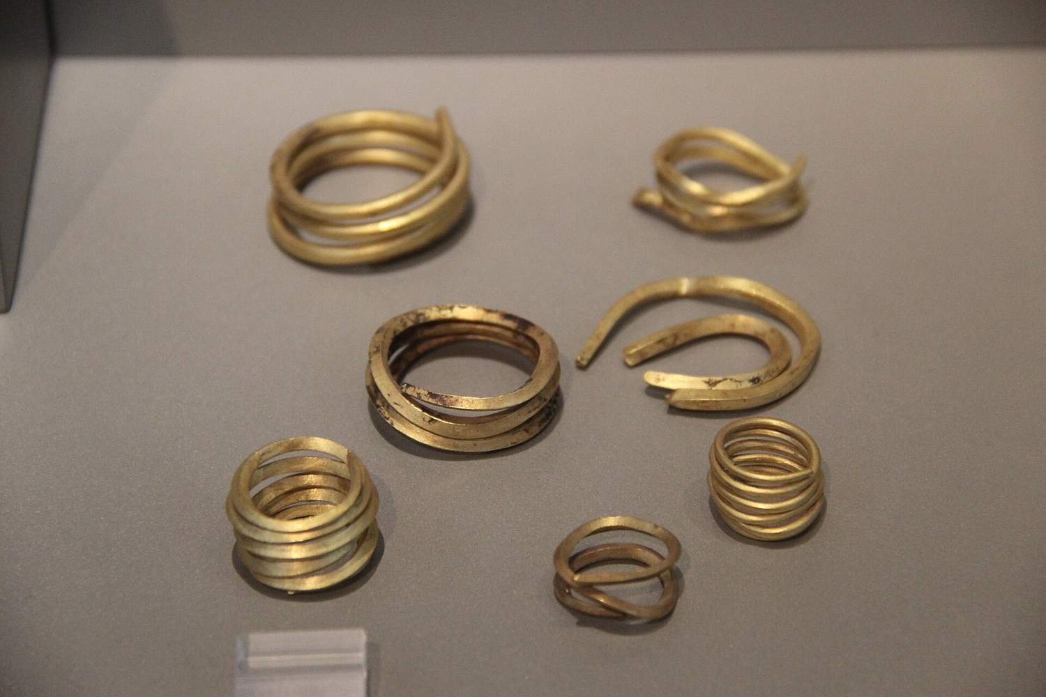 Mycenaean Art: Frescoes, Gold and Pottery of Mycenae