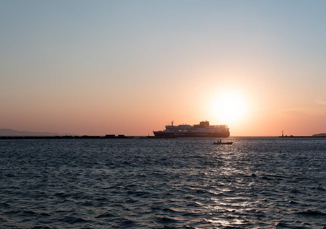 Naxos to Santorini Ferry: Routes & Tips