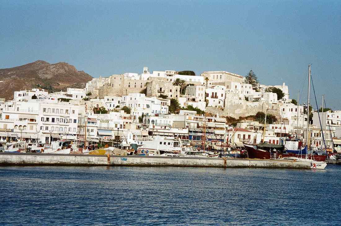 Naxos vs Santorini: Which Island to Choose