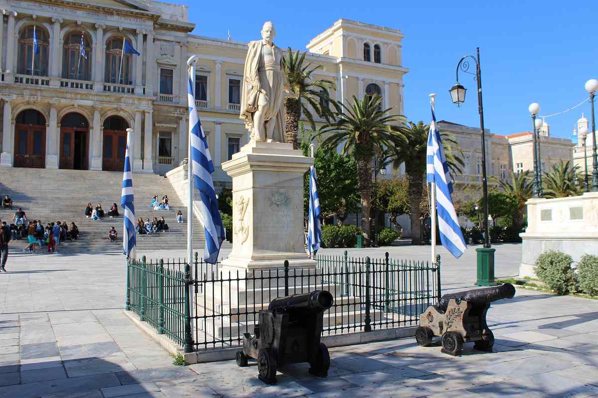 Naxos vs Syros: Which Island to Choose