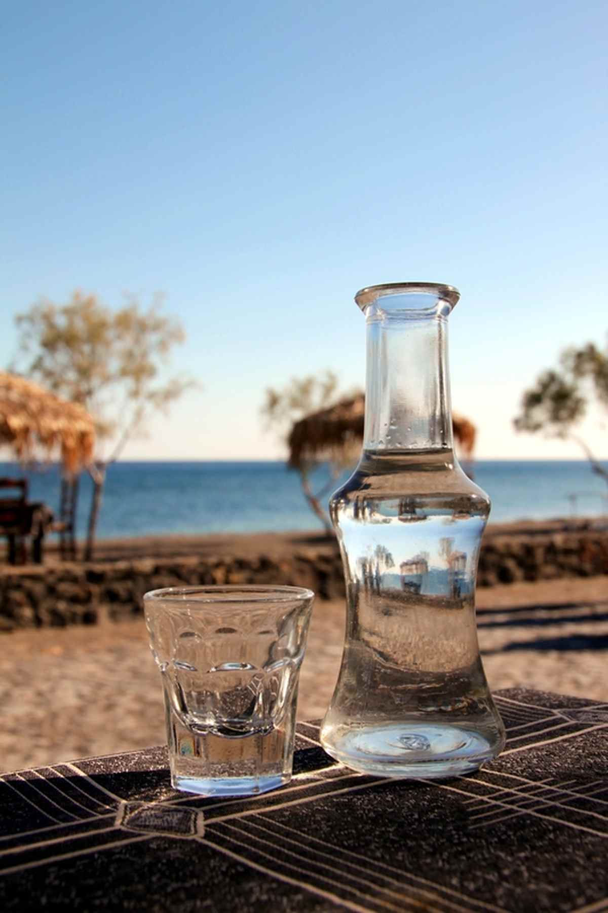 Tsipouro Culture in Thessaloniki: Tsipouradika, Mezedes, and the Northern Greek Way to Drink