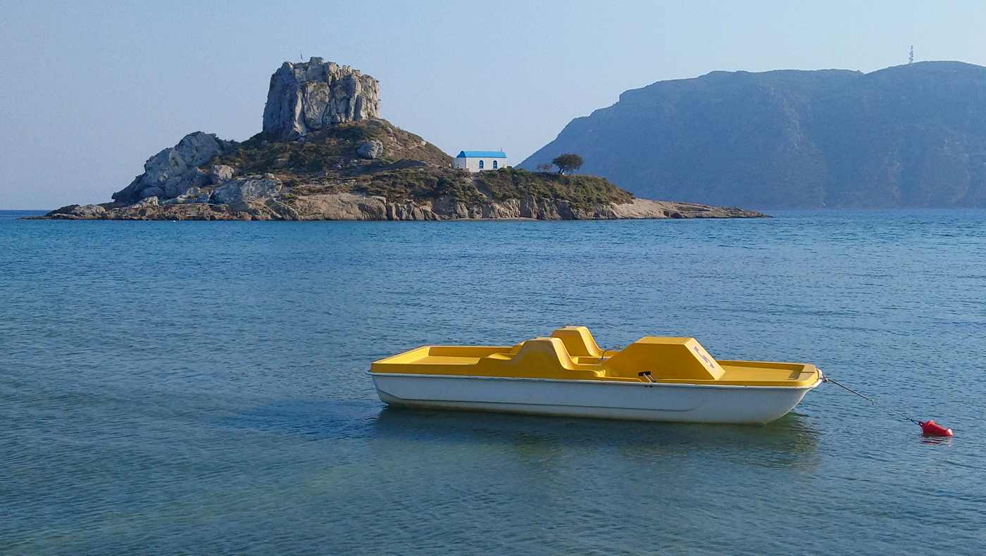 Insel Kastri bei Strand Agios Stefanos