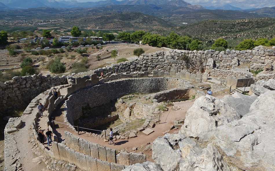 Thyestes and the Curse on the House of Mycenae