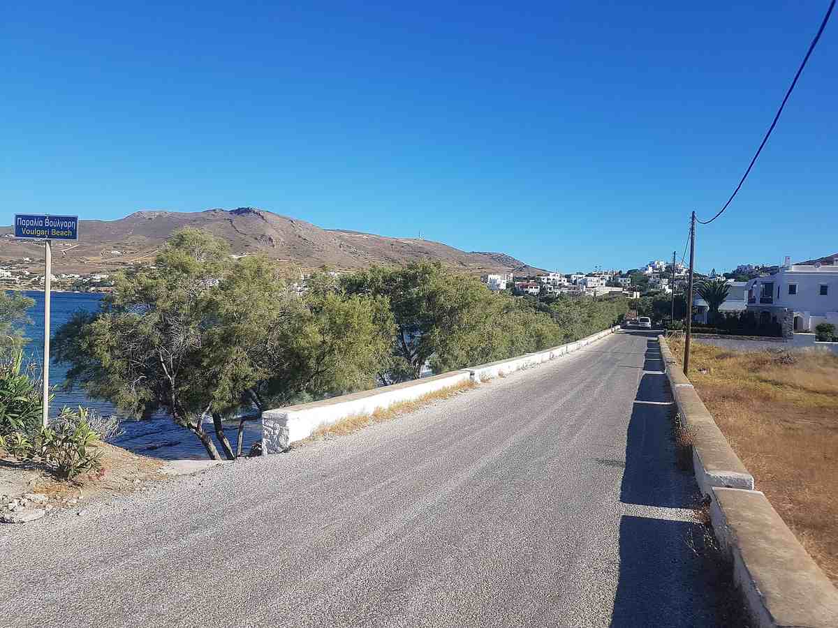 Voulgari Beach on Syros: A Quiet Cove for Relaxation