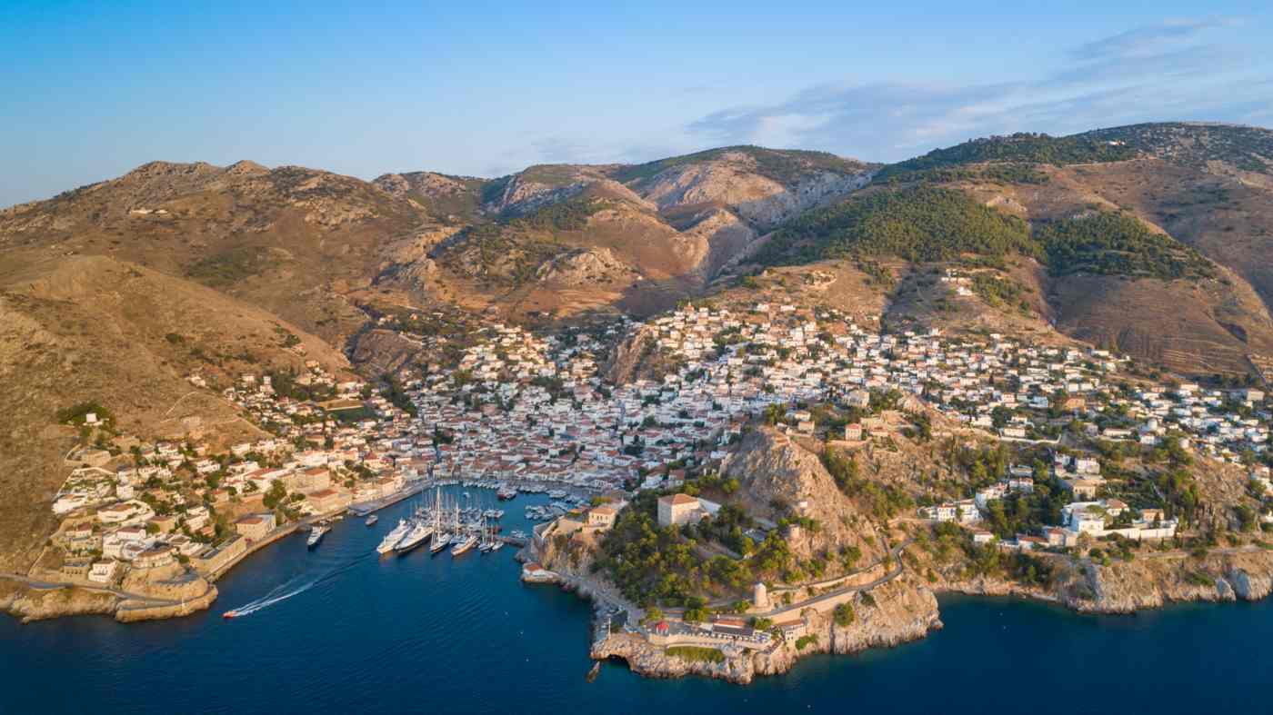 Hydra town and harbour, where to stay in Hydra among the mansions