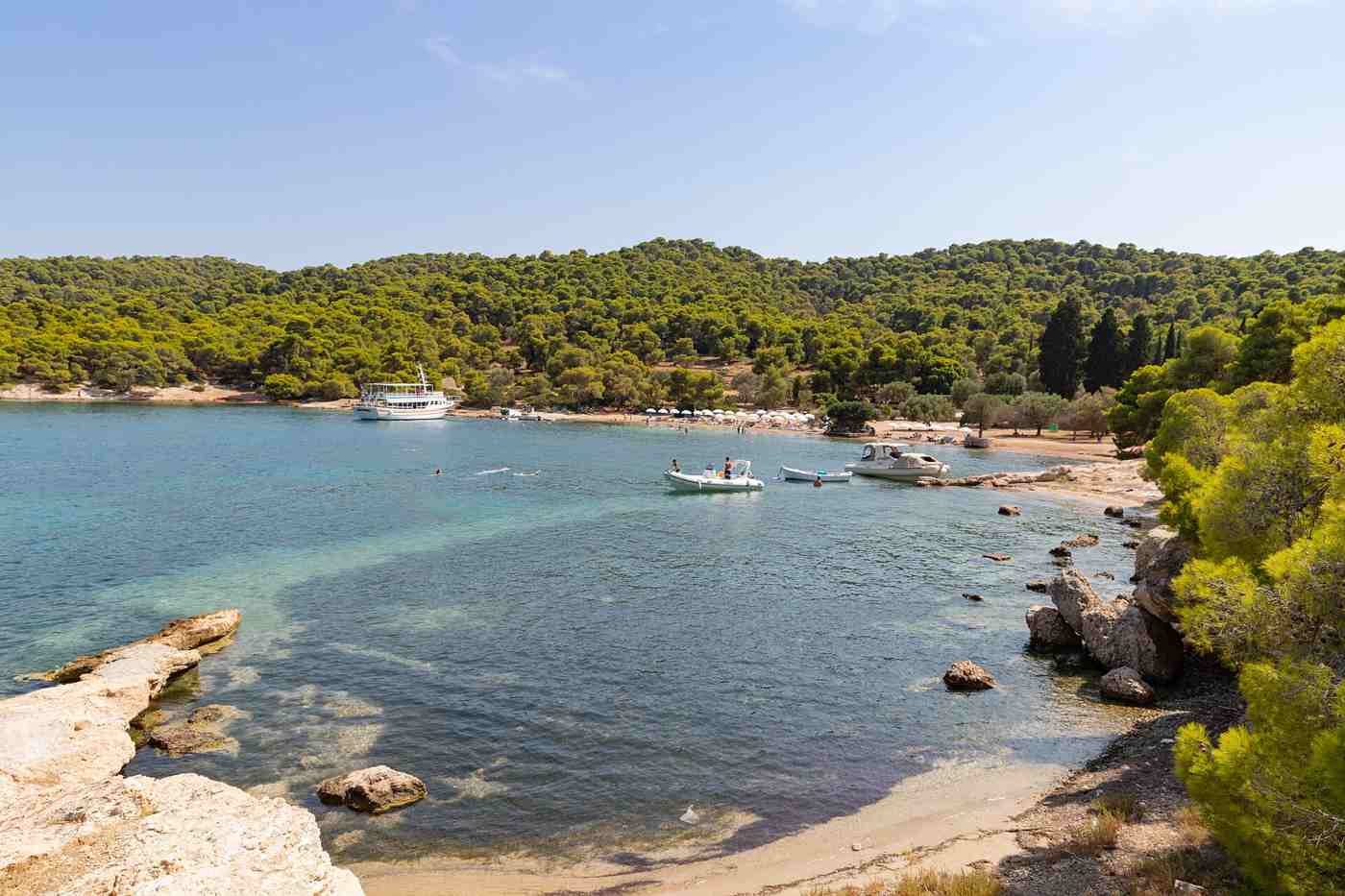 Spetses, Greece — Panoramic view of Zogeria Beach on Spetses island, Greece (4