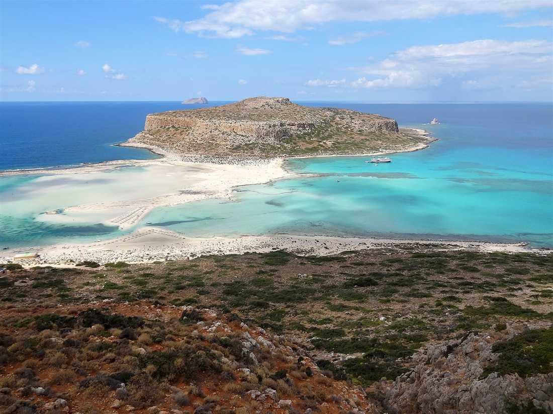 The turquoise Balos lagoon and Gramvousa peninsula with a cruise boat, reached from Chania