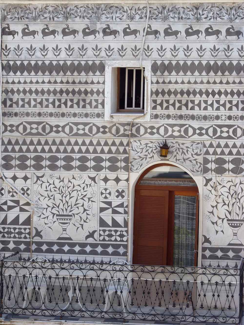 A house facade decorated with black-and-white xysta patterns in Pyrgi, Chios
