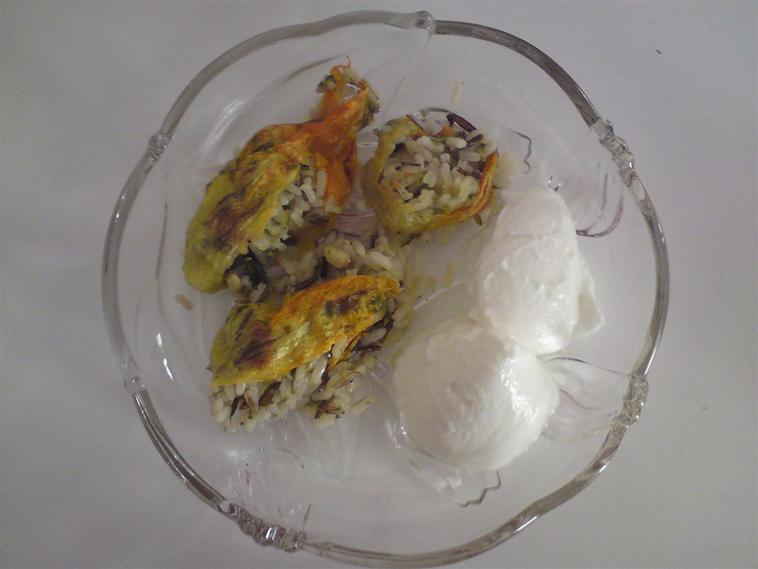 Stuffed courgette flowers with rice and yoghurt, a dish of a Chania cooking class