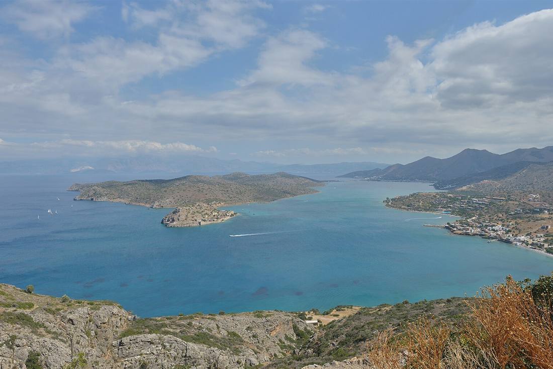 Agios Nikolaos catamaran cruise route over the Elounda lagoon to Spinalonga