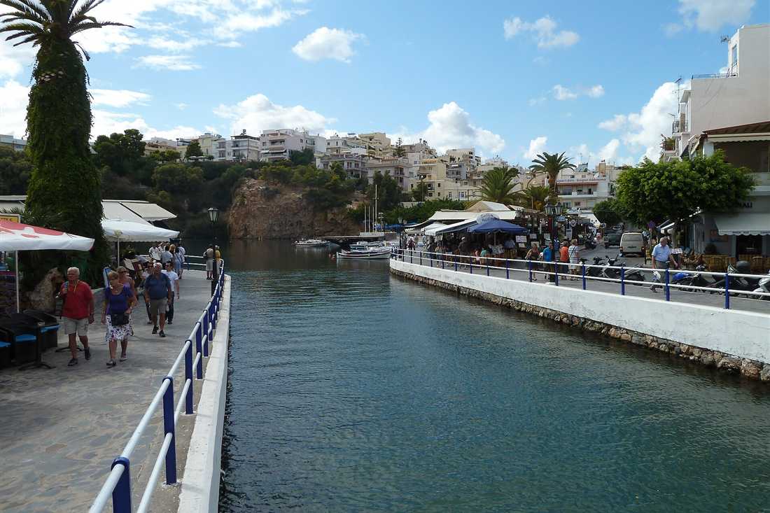 Agios Nikolaos walking tour visitors on the path beside the channel to Lake Voulismeni