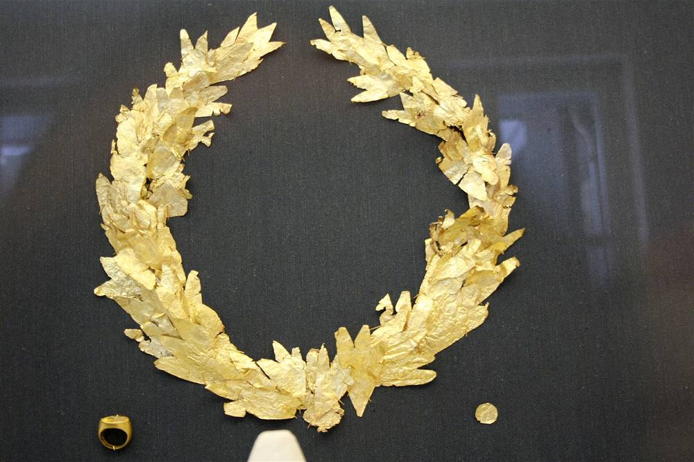 Hellenistic gold wreath of leaves in the Kerameikos Museum, the goldsmith tradition behind an Athens jewelry workshop