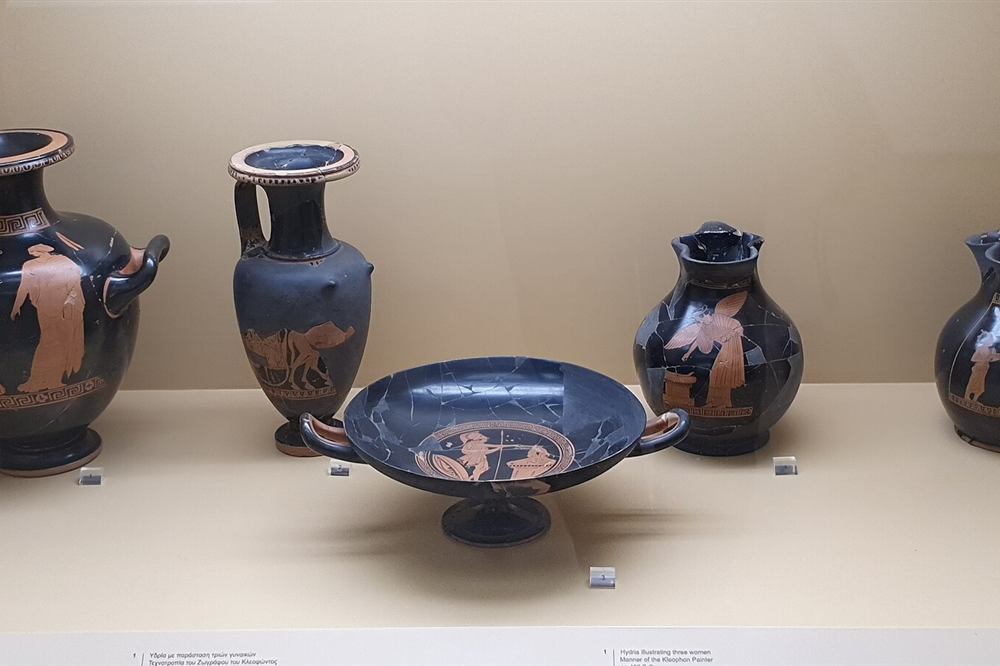 Attic red-figure vases and a kylix in the Ancient Agora Museum, Athens