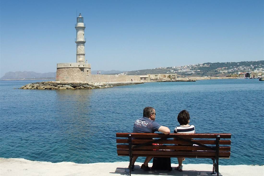 Chania walking tour stop facing the Venetian harbour lighthouse