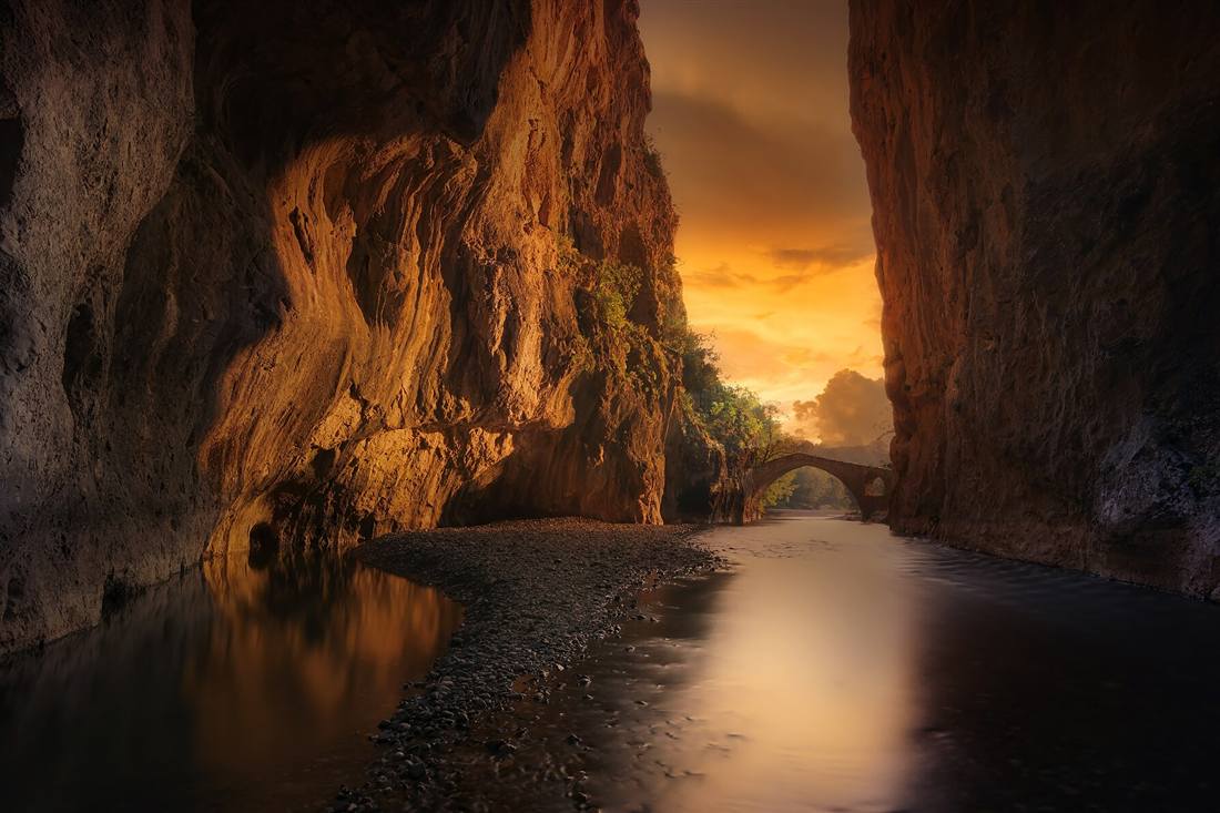 Portitsa canyon on the Venetikos river with its stone bridge, Grevena tours