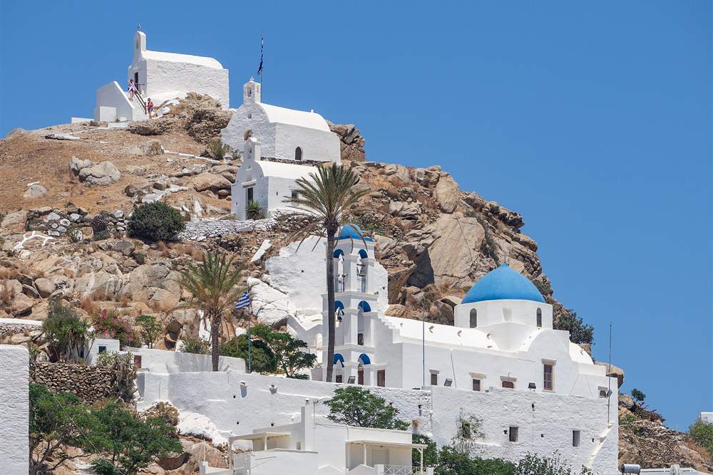The whitewashed Kastro lanes of Ios Chora where the evening tastings are held