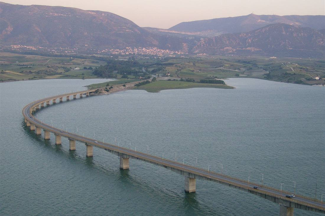 The Servia bridge curving across Lake Polyfytos in Kozani