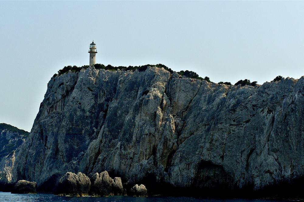 Lighthouse on the cliffs of Cape Lefkatas, Lefkada tours