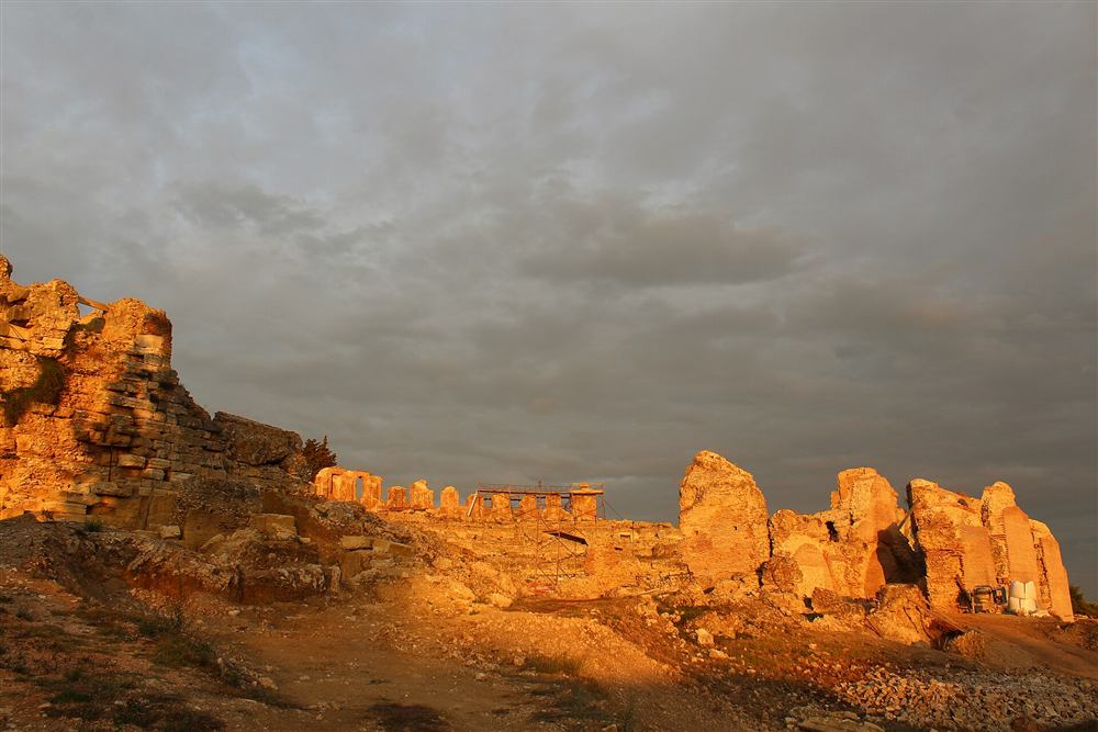 Nikopolis tour view of the Roman theatre ruins at golden hour