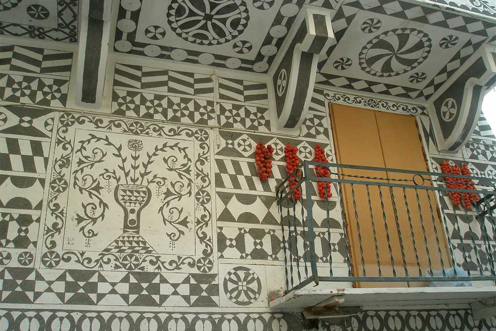 Xysta patterns on a house facade in Pyrgi, the painted mastic village of Chios