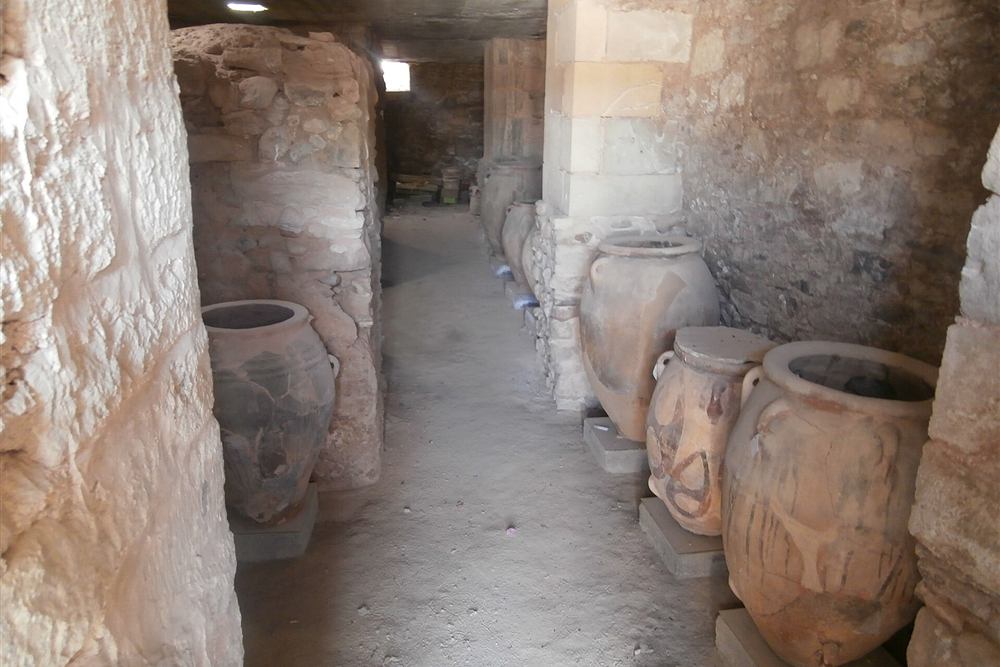 Phaistos tour stop at the palace storerooms with Minoan pithoi