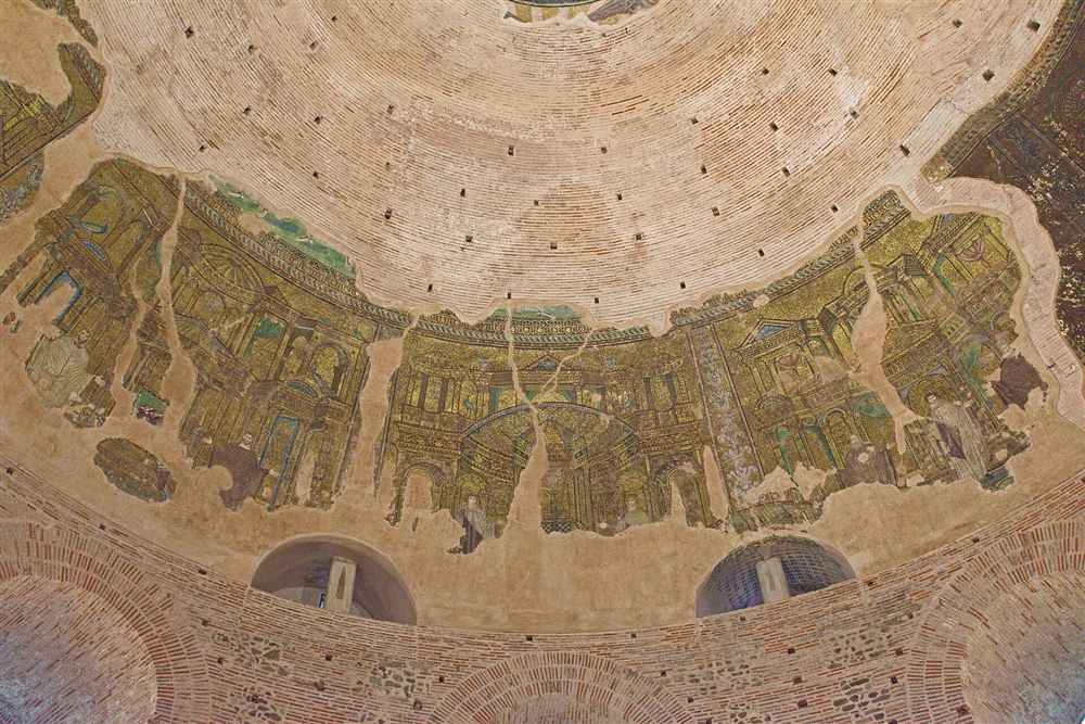Byzantine dome mosaics of the Rotunda in Thessaloniki, part of the art tradition behind a Thessaloniki painting class