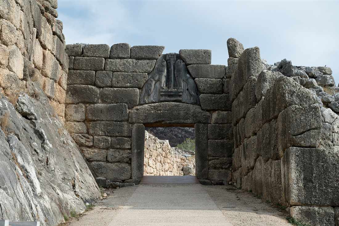 The Lion Gate of Mycenae, with two carved lions above the lintel set in walls of huge stone blocks.