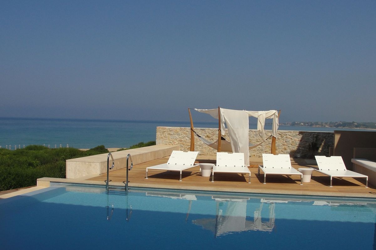 The Costa Navarino villa pool above the sea, the destination of Costa Navarino transfers