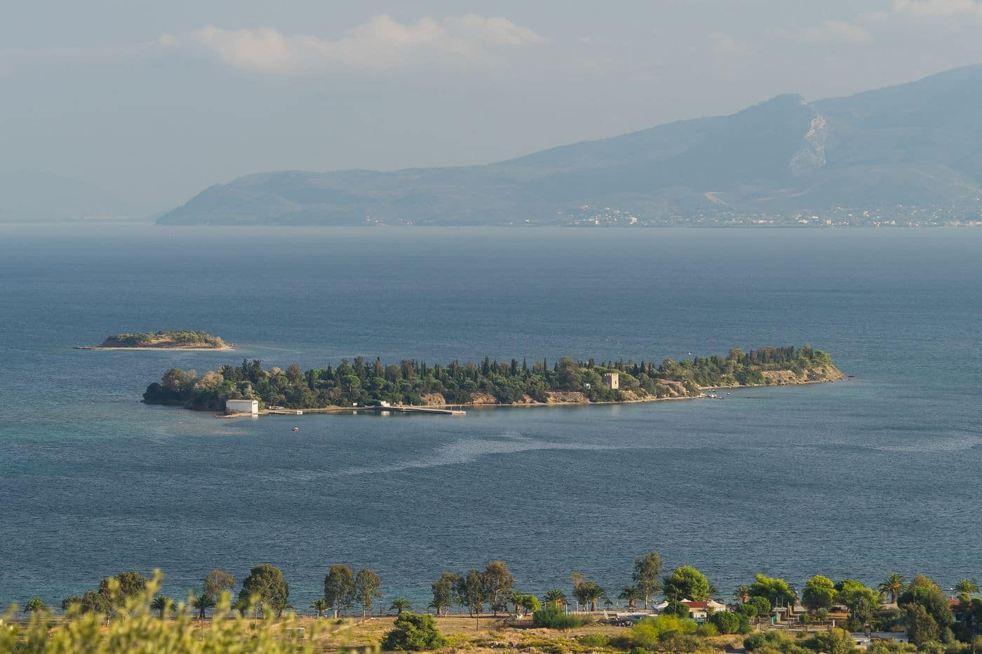 Eretria tours over the islets of Agia Triada and Aspronisos in the South Euboean Gulf off Eretria