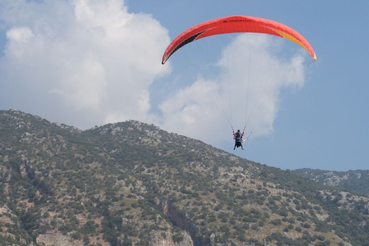 Fethiye tours include tandem paragliding flights from Babadag down to Oludeniz