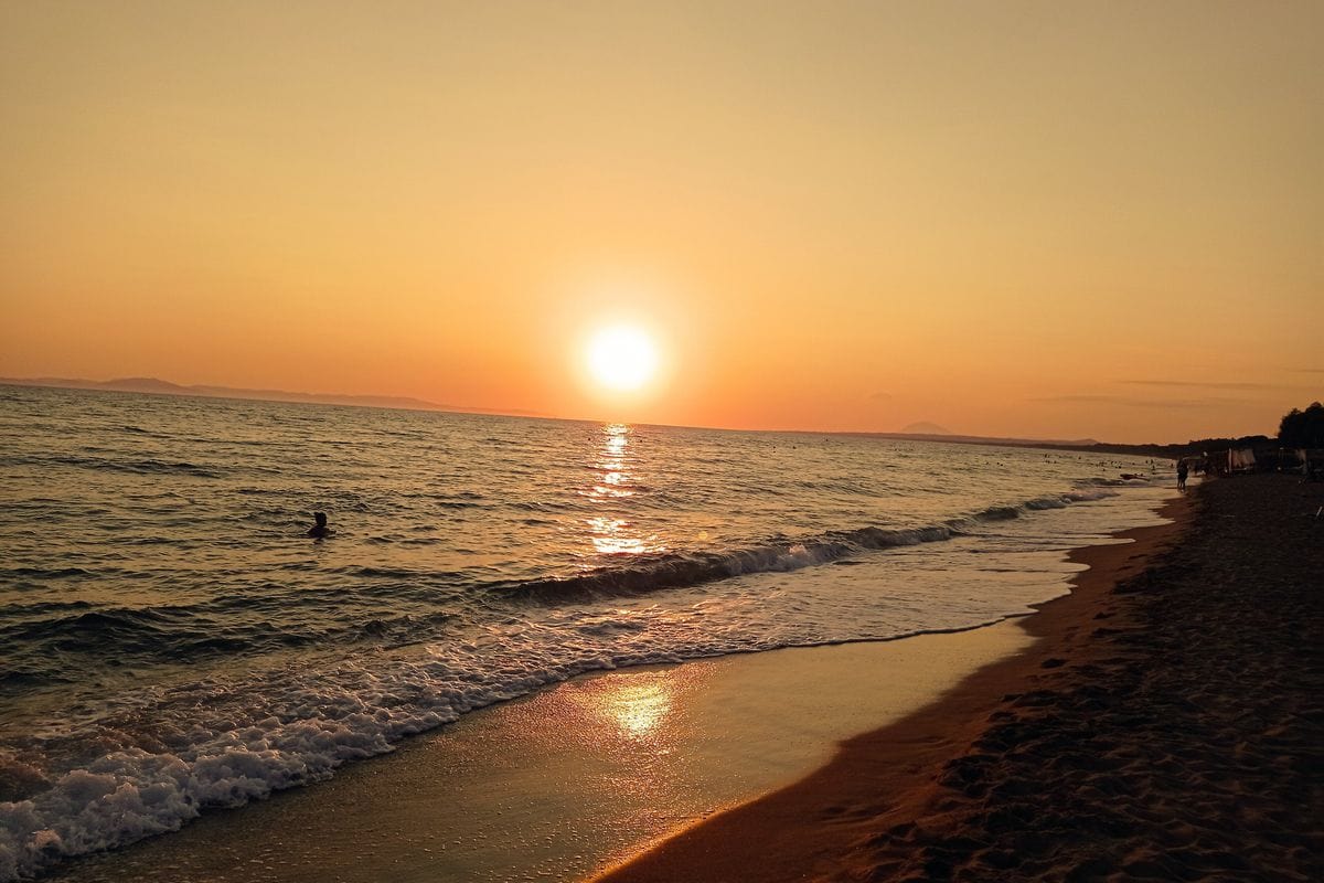 Kourouta beach, a drop-off for Katakolo port transfers