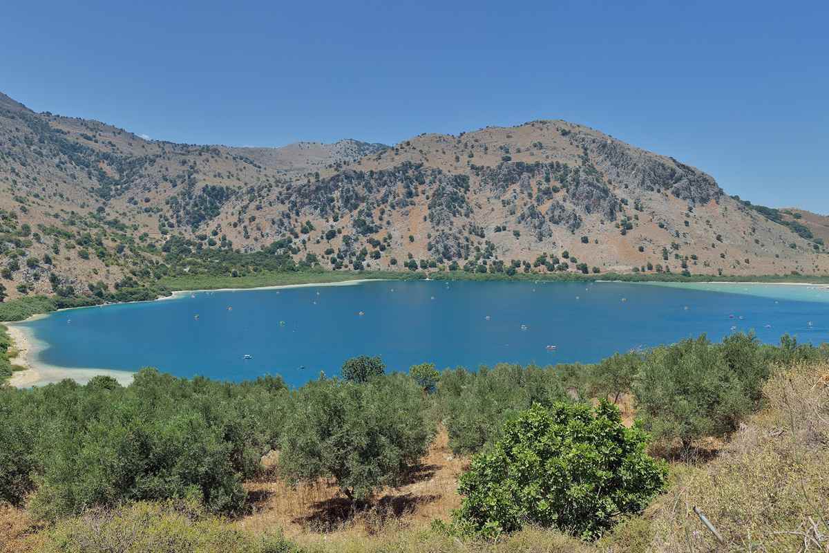 Lake Kournas below the hills of western Crete, the goal of a Kournas lake day trip from Rethymno