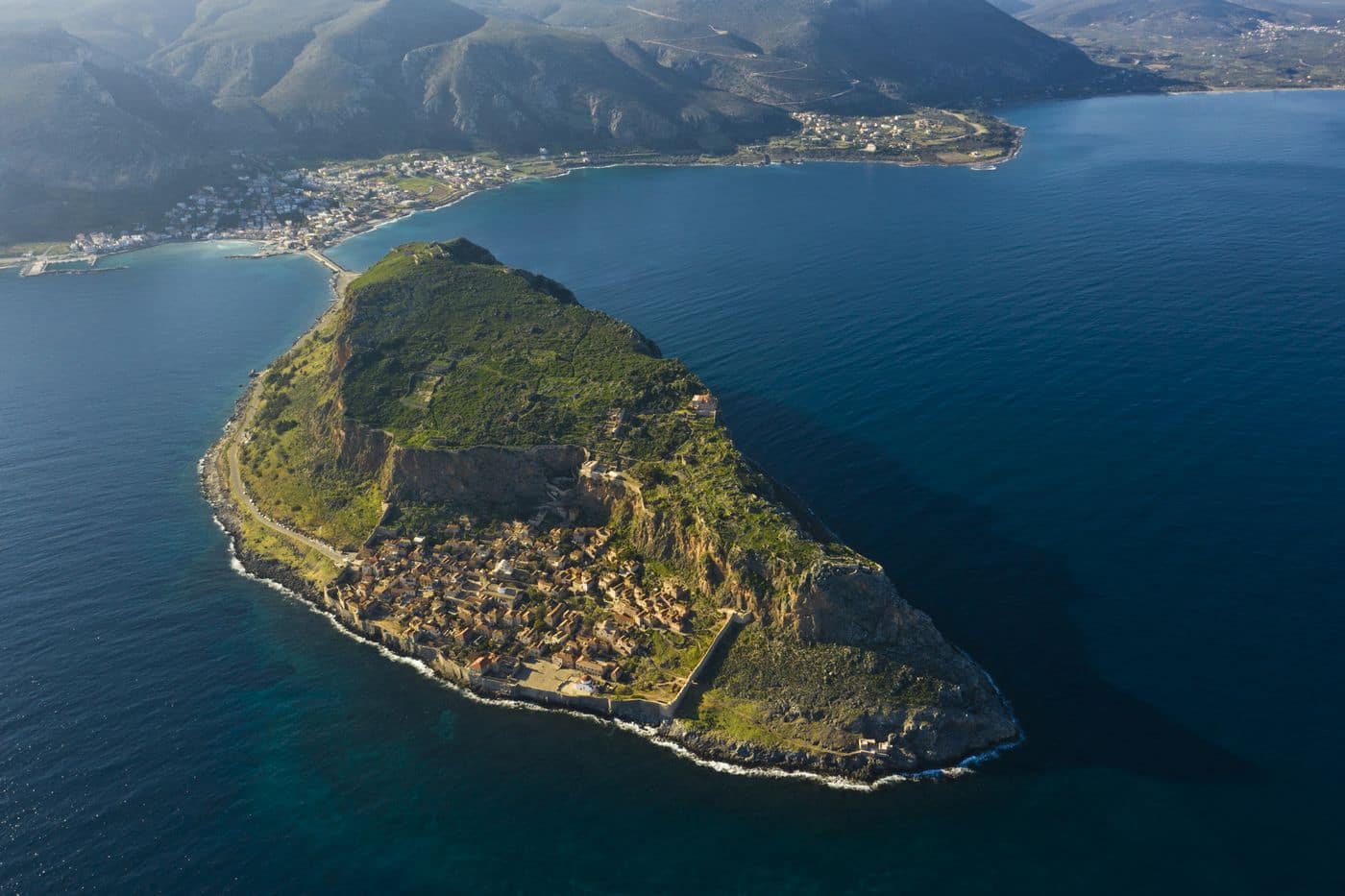 Monemvasia tours over the rock of Monemvasia, its walled lower town and the causeway to Gefyra